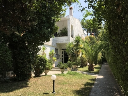 Μεζονέτα Εκάλη 300τ.μ.